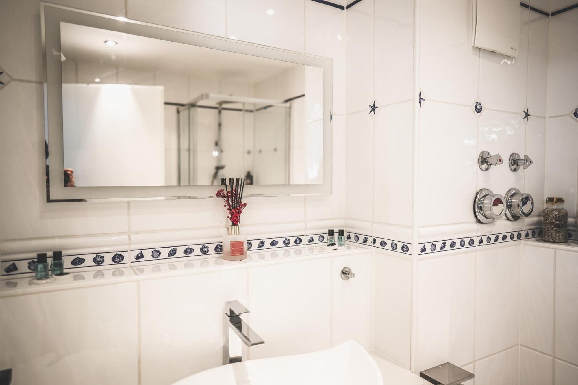 Luxus Maisonette Wohnung Am See, Wehome Premium 장크트 레온 로트 외부 사진