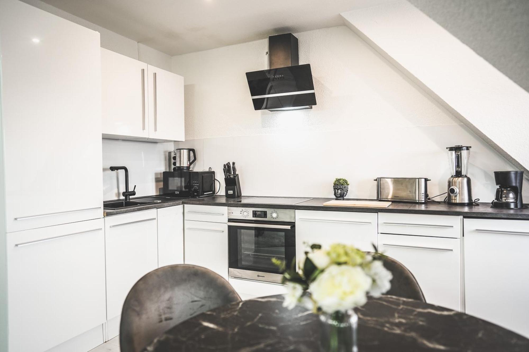 Luxus Maisonette Wohnung Am See, Wehome Premium 장크트 레온 로트 외부 사진