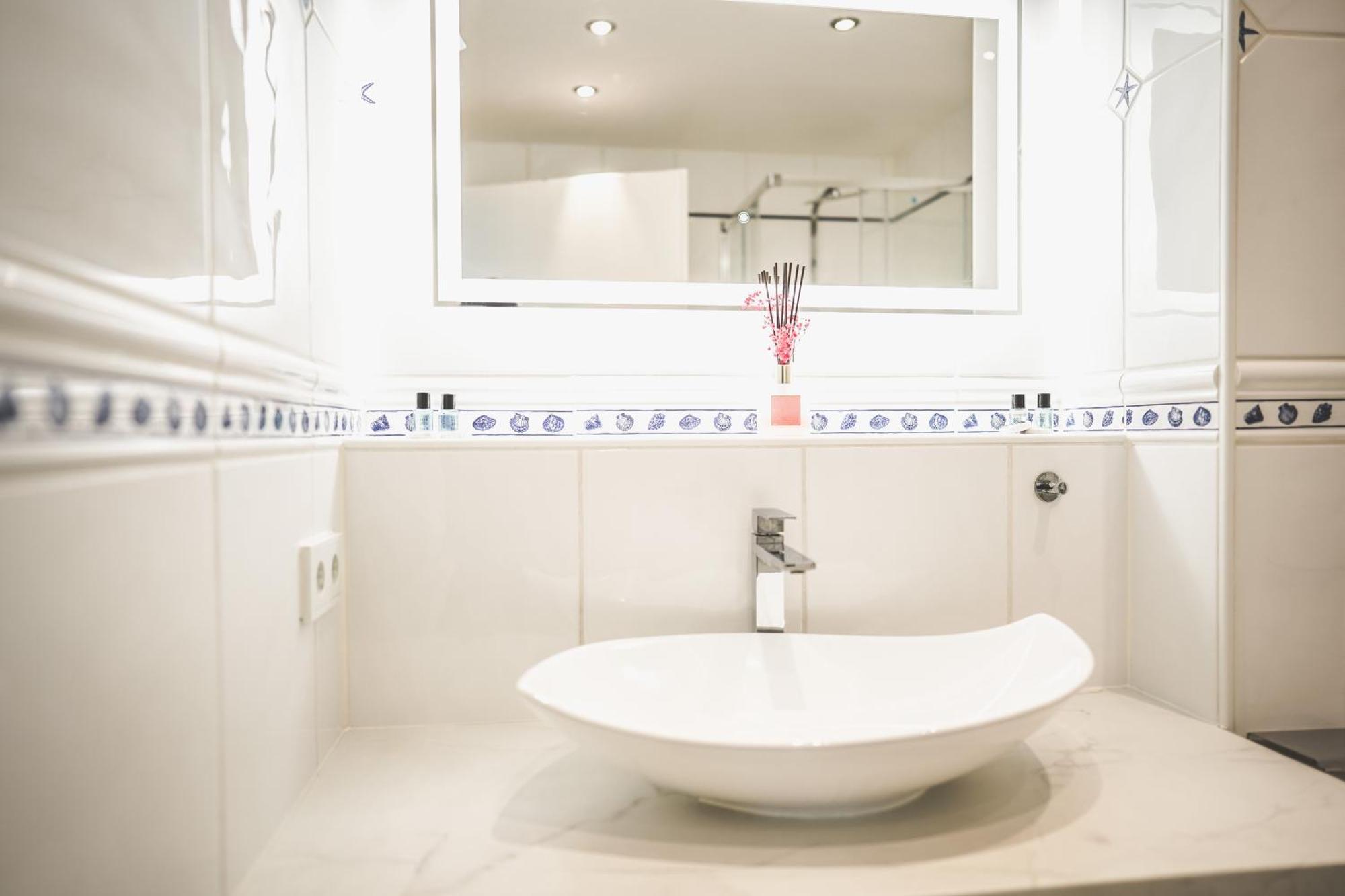 Luxus Maisonette Wohnung Am See, Wehome Premium 장크트 레온 로트 외부 사진